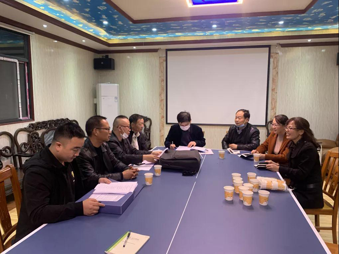 省、市、區(qū)殘聯(lián)**一行來十堰恐龍化工環(huán)氧地坪施工廠家檢查指導(dǎo)工作