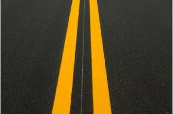 道路交通標(biāo)線在性能上有什么樣嚴(yán)格的要求呢？